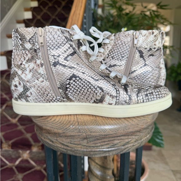 Call it Spring ladies vegan high tops snake print size 9 excellent condition - Picture 14 of 16